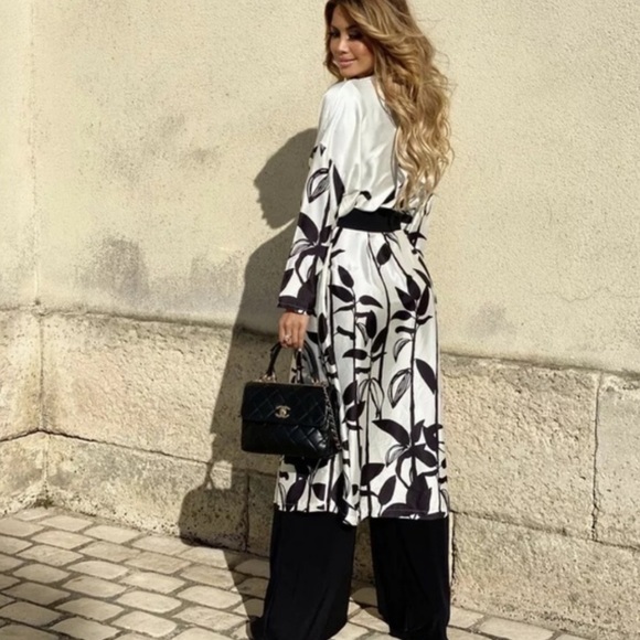 𝗡𝗪𝗧 𝗭𝗮𝗿𝗮 • Printed Oversized Dress - Picture 10 of 17